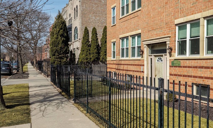 Kenwood Condo | ModernFarmHouseChicago-Spacious 3-bedroom condo Near Downtown Chicago
