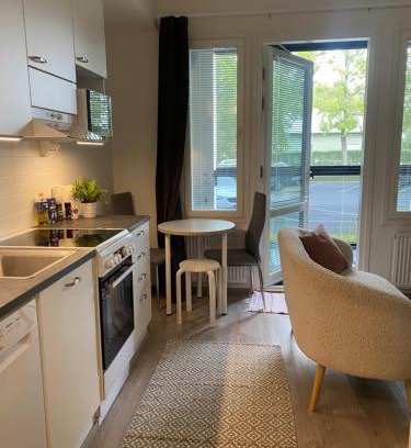 Ylamylly Apartment | Moderni yksiö, omalla autopaikalla