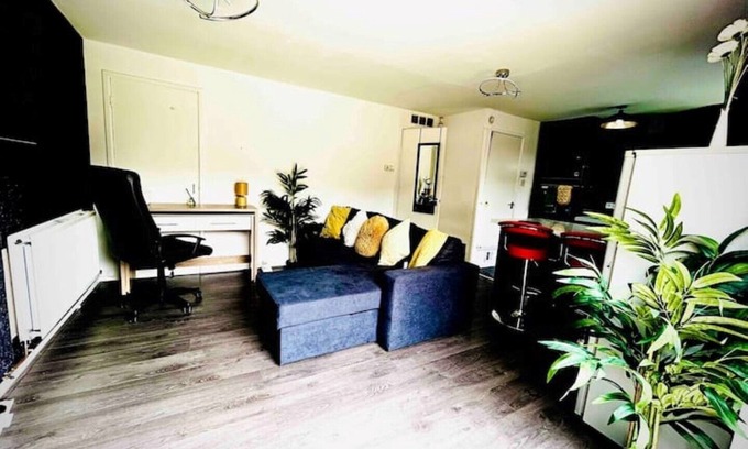 Leeds House | Modernised 2 Bed House Close to City Centre