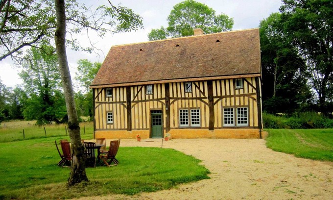 Saint-Aignan House | Modernised detached half-timbered house on the estate of a 16th century castle