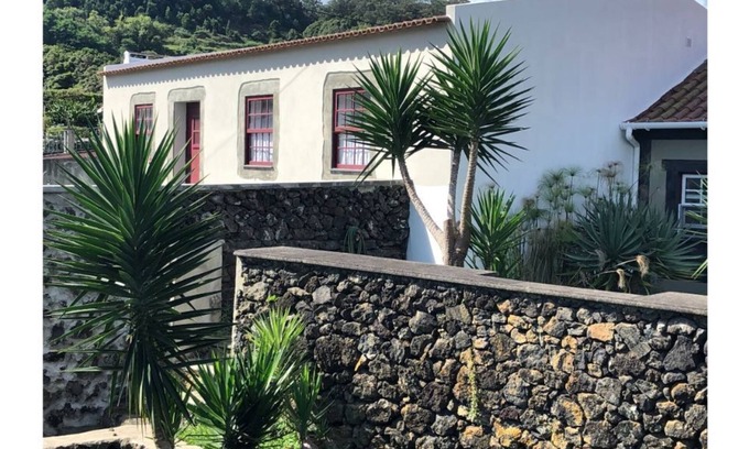 Altares House | Modernly Equipped Country House, 5 minutes from Natural Swimming Pools