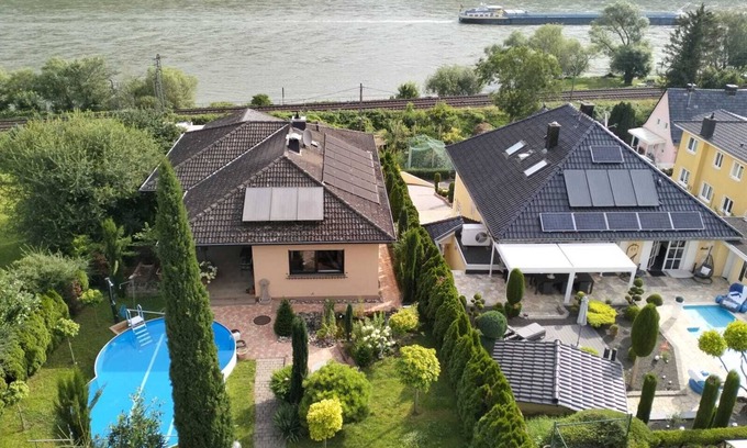 Mainz-Bingen Villa | Modernly furnished villa with a spectacular view of the Rhine