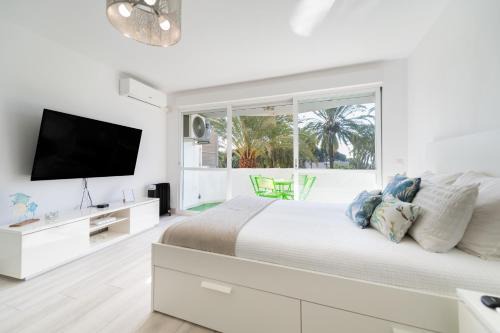 Urbanizacion Marbessa Apartment | Moderno estudio y piscina a 50 metros de la playa