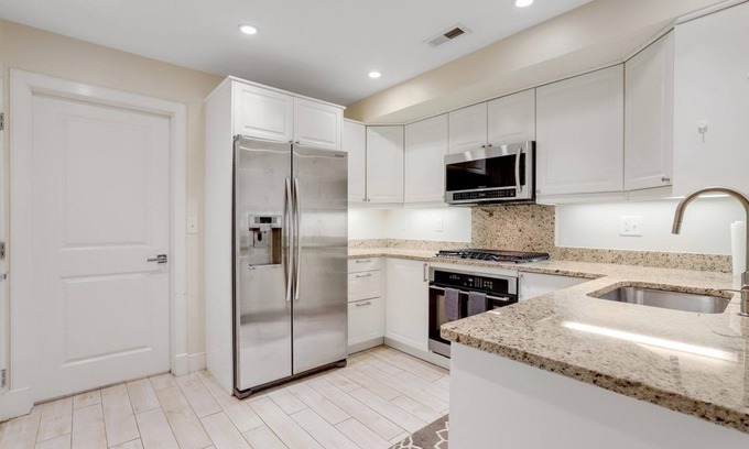 Hill East Apartment | Modest Apartment #1457
