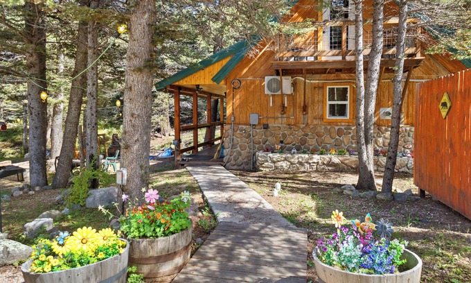 Red River Cottage | "Moe's Riverside Cottage", Riverfront, Pet friendly, WIFI, sleeps 6