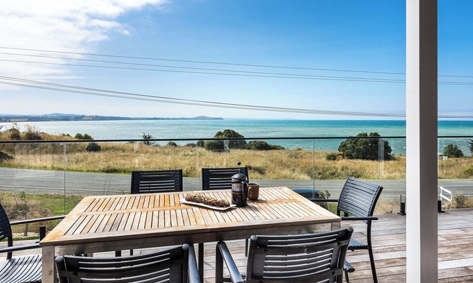 Moeraki House | Moeraki Beach Haven - Otago Beachfront Home