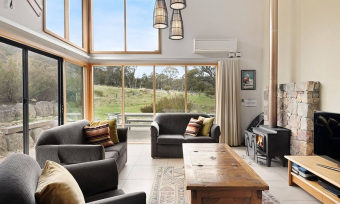Lake Crackenback Ski Chalet | Mogul Rock at Crackenback