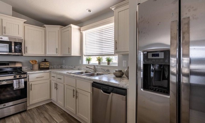 Willow Beach House | Mohave Desert Getaway