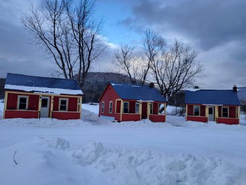 Colebrook House | Mohawk Cottages