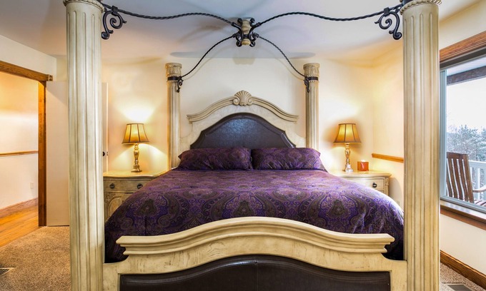 Butler House | Mohican Sunrise Luxury Home, Hot Tub, Fireplace, Pooltable, Two Kings, Free WiFi