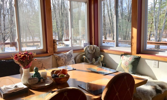High Falls House | Mohonk's Peaceful 5BR-3BA~Jacuzzi~Huge Deck~Right On Coxing Kill~ Private Road