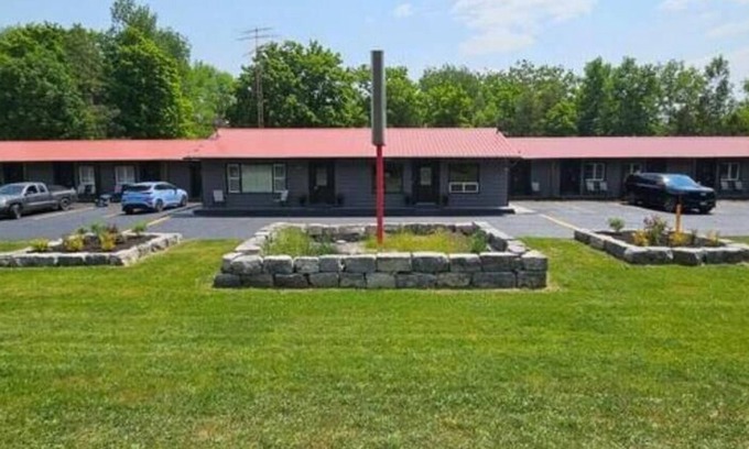 Madoc Hotel | Moira Lake Motel - Double Room
