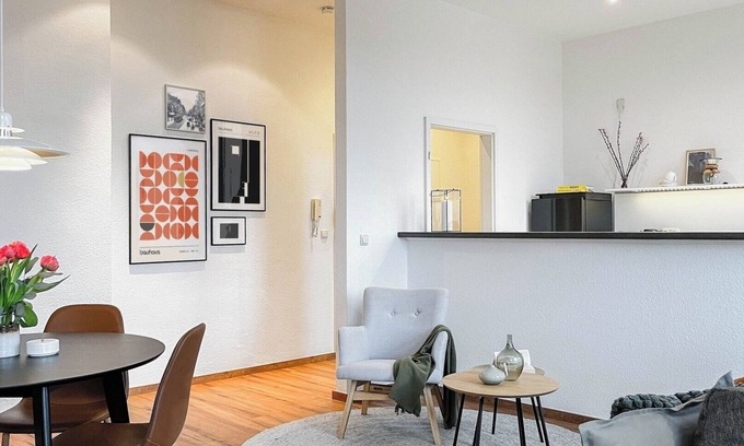 Magdeburg Apartment | MOKA Living-Sunset Apt, Kingbed, WiFi, Netflix