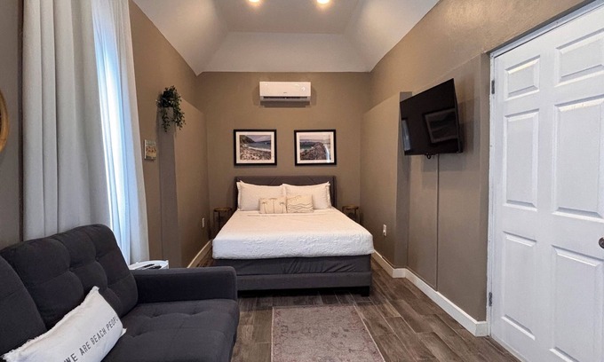 Estate East Street Apartment | Moko Jumbie House - "Guesthouse" - Cozy 1-Bedroom
