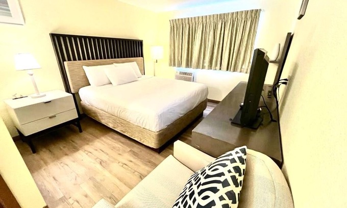 Quad Cities Hotel | Moline Bell Hotel