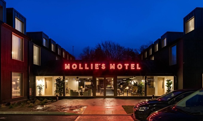 Pusey Hotel | Mollie's Motel and Diner