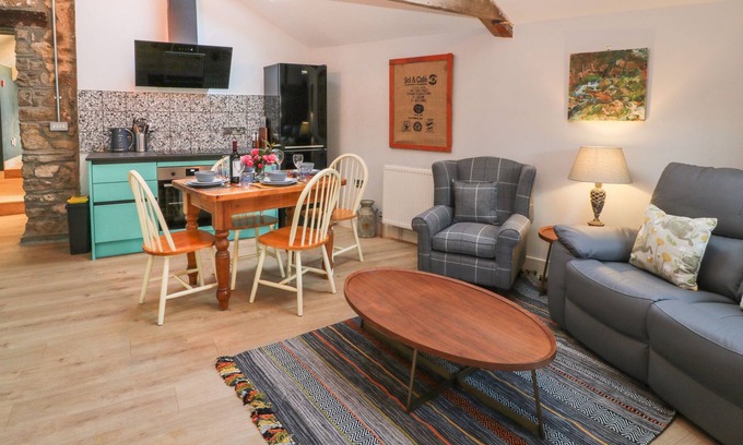 Ivybridge Cottage | MOLLYS BARN, pet friendly, character holiday cottage in Ivybridge