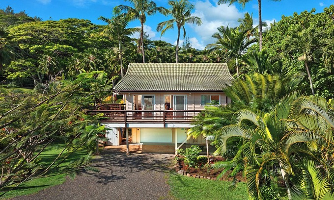 Kilauea Cottage | Moloaa Bay Cottage, A/C, 1 BD/1 BA with Den & loft