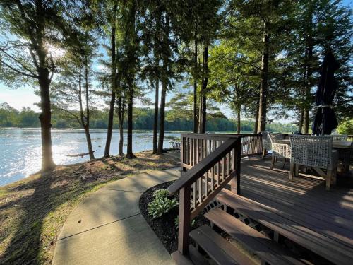 Cambridge Springs House | Mom & Pop's: Waterfront,Nature,Togetherness