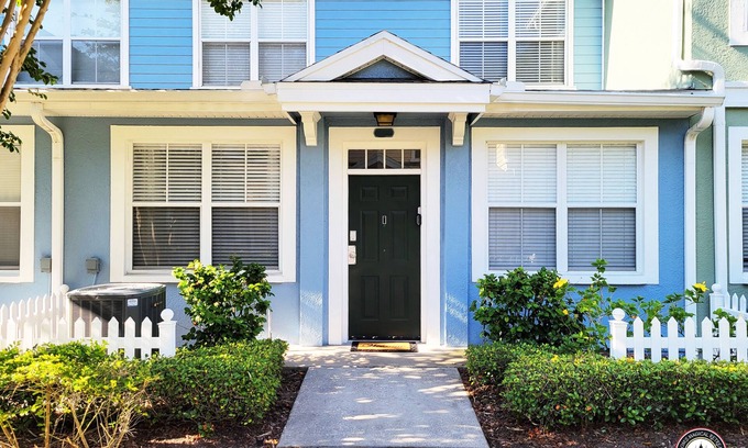 Venetian Bay Villages Apartment | Mom's Magical Retreatn"Close to the Magic, but away from the mayhem!"