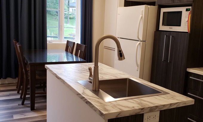Chicoutimi Apartment | Mon refuge Chic-urbain, 1 bedroom downtown Chicoutimi