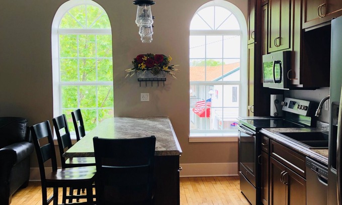 Green Lake Apartment | Mona K's-Little Green Rental