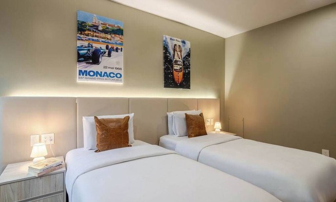 Gay Village Hotel | Monaco Duo – Berri-UQAM Nest