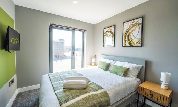 The Docks Apartment | Monarchs Quay 2-Bed Flat by Liverpool Waterfront