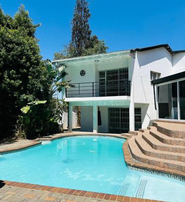 Greater Johannesburg Metropolitan Area House | Mondeor holiday Home