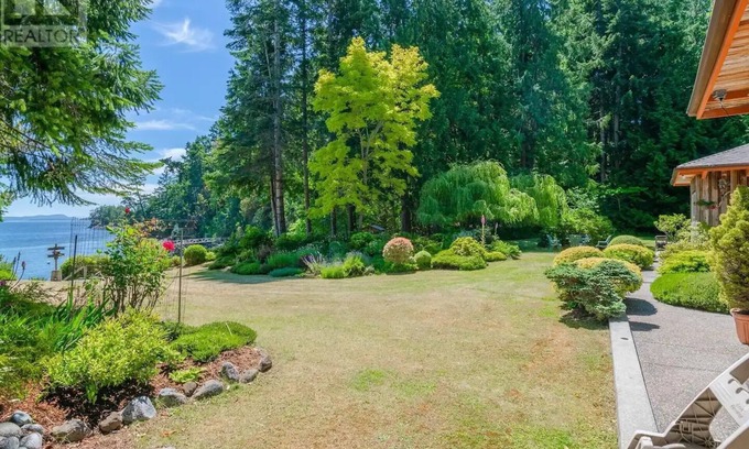 North Oyster Apartment | Monet's Garden by the Sea