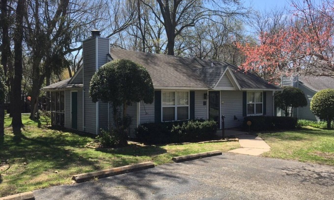 Afton Cottage | Monkey Island, Grand Lake Cottage w/pool & day boat dock