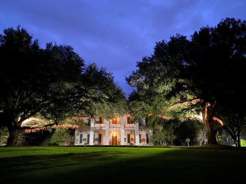 Natchez Hotel | Monmouth Historic Inn