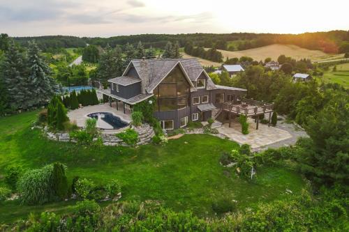 Mono Ski Chalet | Mono Hill Shalet