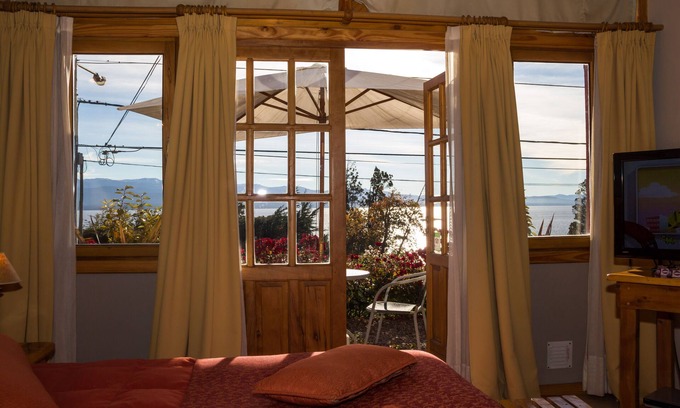 San Carlos de Bariloche Apartment | MONOAMBIENTE WITH VIEW TO THE LAKE AND MOUNTAINS