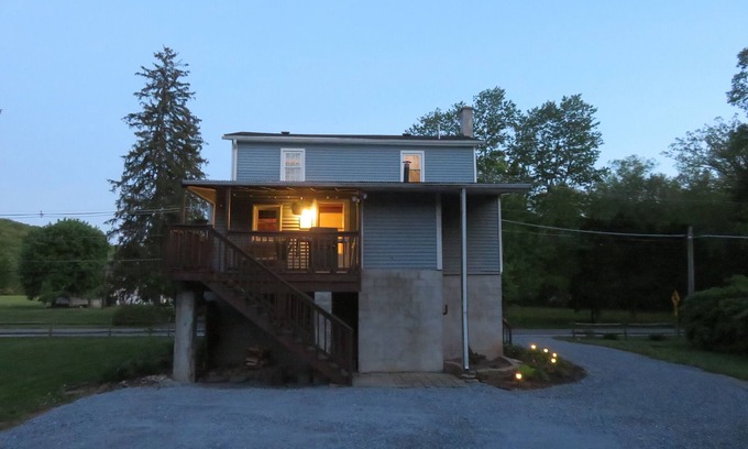Jonestown House | Monroe Valley Guesthouse near Swatara State Park, Hershey, other attractions!