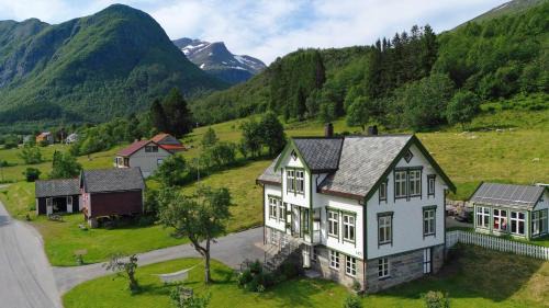 Sykkylven Bed & Breakfast | Monshaugen Home