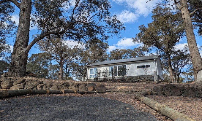 Wattle Glen Cottage | Mont Biel is a renovated cottage sit in a tranquil spot where you can relax.