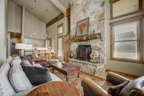 Deer Valley House | Mont Cervin 32 by AvantStay Ski In Ski Out Home in Silver Lake Village w Hot Tub