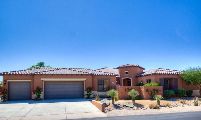 Rancho Santana House | Montage in Indio