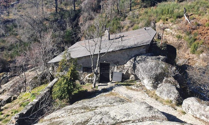 Covilha Ski Chalet | Montain House With River , Nature and Good Hiking Trails