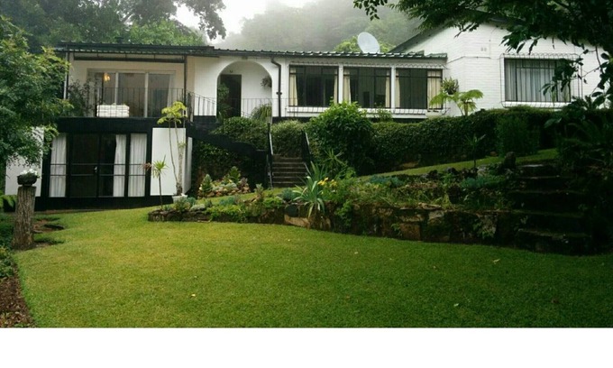 Mutare House | Montana - Clean Serene Sleeps 10 with spacious living rooms Perfect for Couples