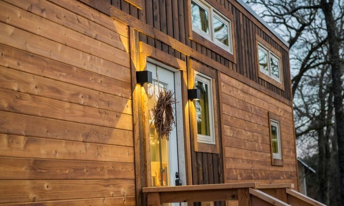Waco Apartment | “Montana Escape“ Tiny House | *Pickleball*