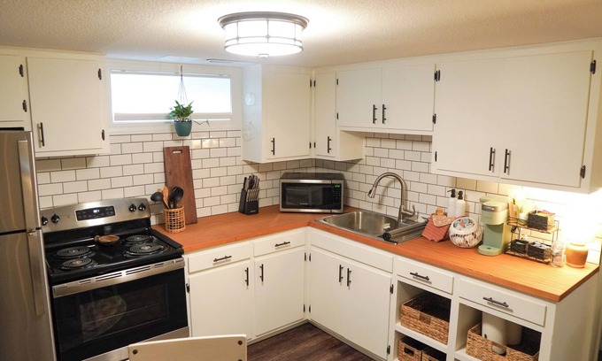 Great Falls Condo | Montana-inspired Boho Bungalow with electric fireplace & continental breakfast!