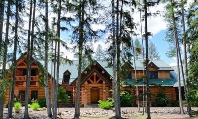 Marion Cabin | Montana Lakefront Luxury Home - Huge Private Estate on Quiet Lake!