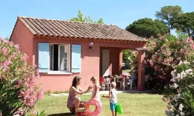 Puget-sur-Argens Villa | Montana Parc - Oasis Village - Heart of Estérel * - Villa for 6 People