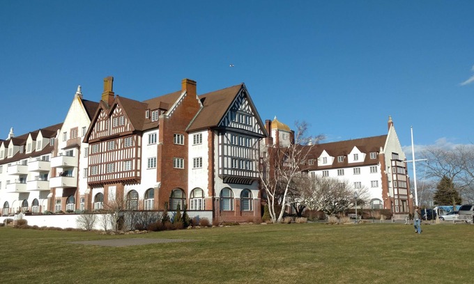 Montauk Condo | Montauk Mansion INDOOR + OUTDOOR POOLS