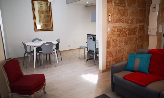 Ecusson Apartment | MONTCALM air-conditioned in the heart of the Historic Center