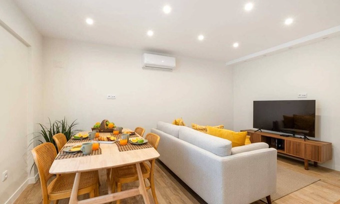 Caravelas Apartment | Monte Estoril Seabreeze by Portugal Portfolio