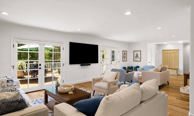 Montecito House | Montecito Beach House w/Hot Tub & Cold Plunge - Walk to Beach and Restaraunts