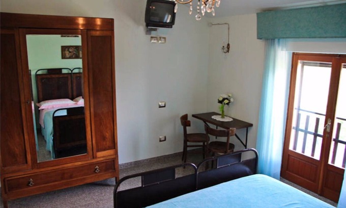 Pietrauta Bed & Breakfast | Montefalco Guest House - Red Room